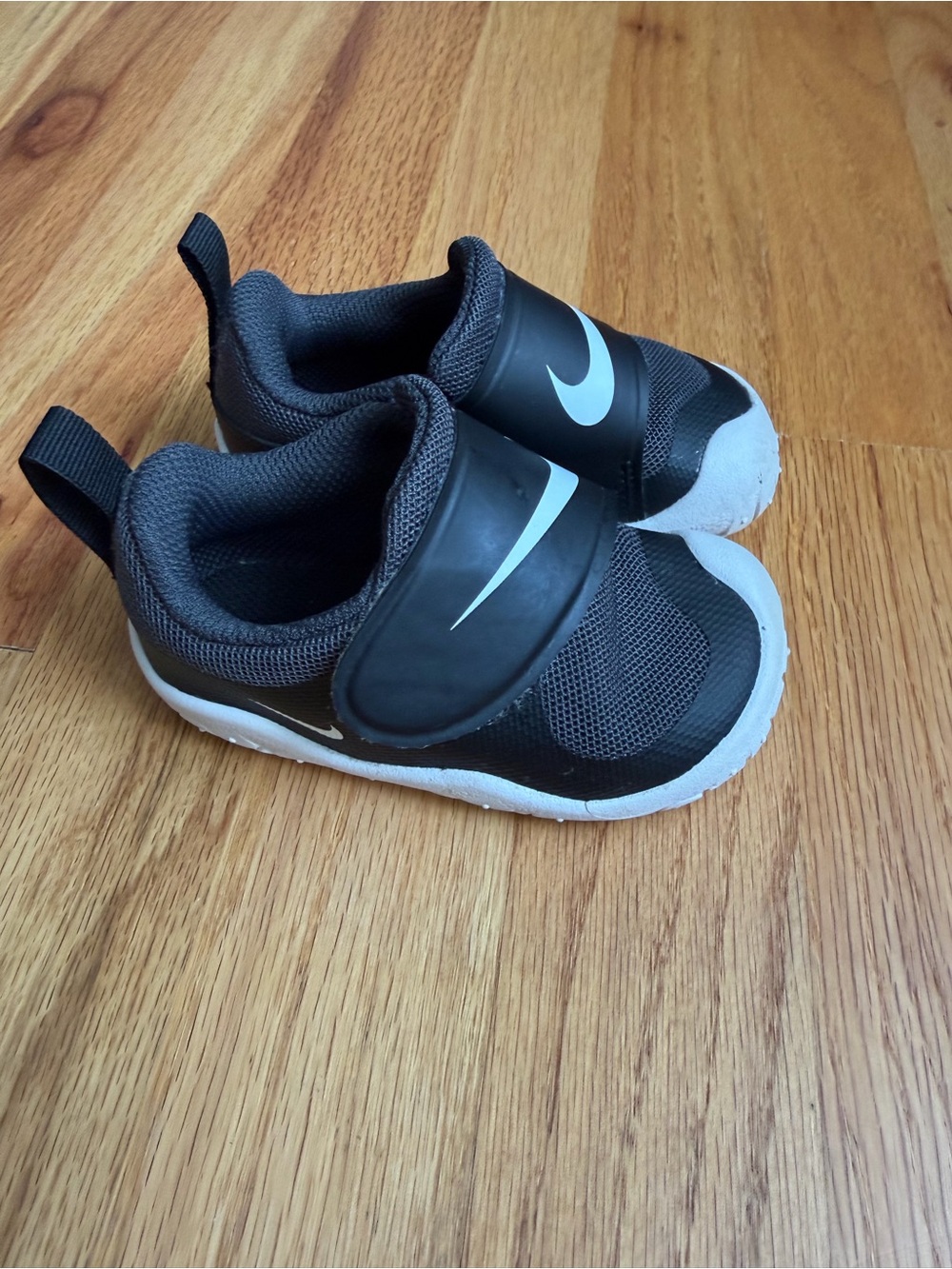 Nike Swoosh Sneakers sz 5c - Picture 2 of 11